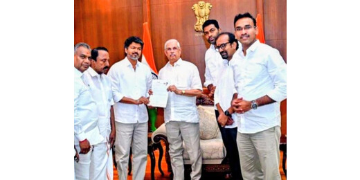 कांग्रेस समर्थन के बावजूद विजय बहुमत से दूर, शपथ ग्रहण पर संशय
